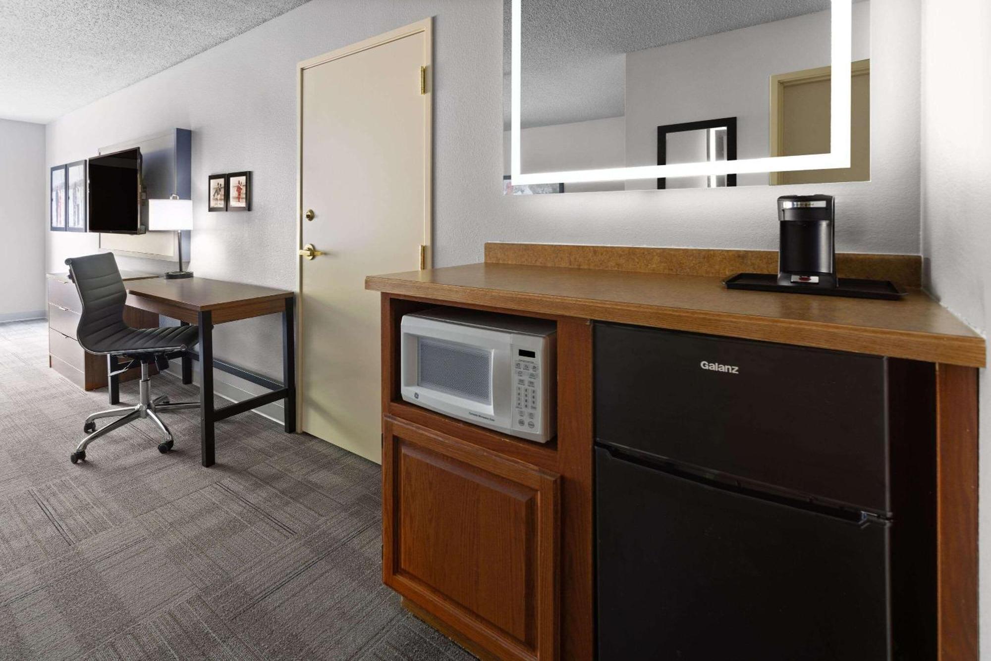 Americinn By Wyndham Iron Mountain Kültér fotó